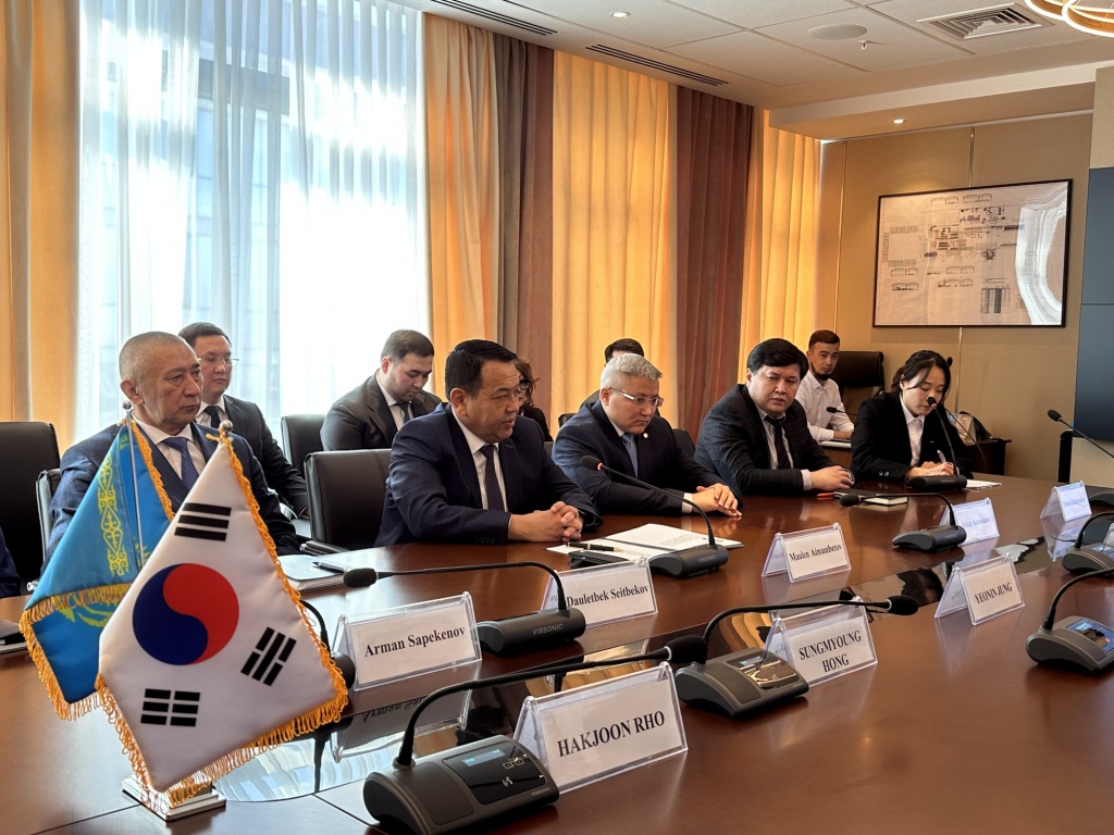 Заседание с корейскими партнерами.jpg