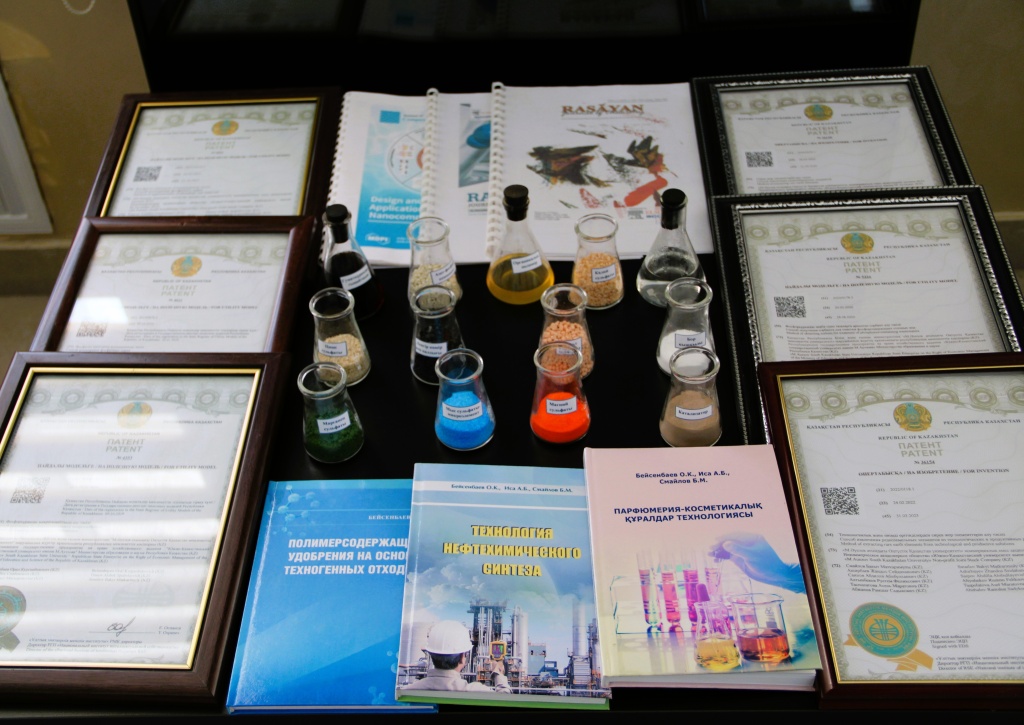 Фото 1 книги и патенты.JPG