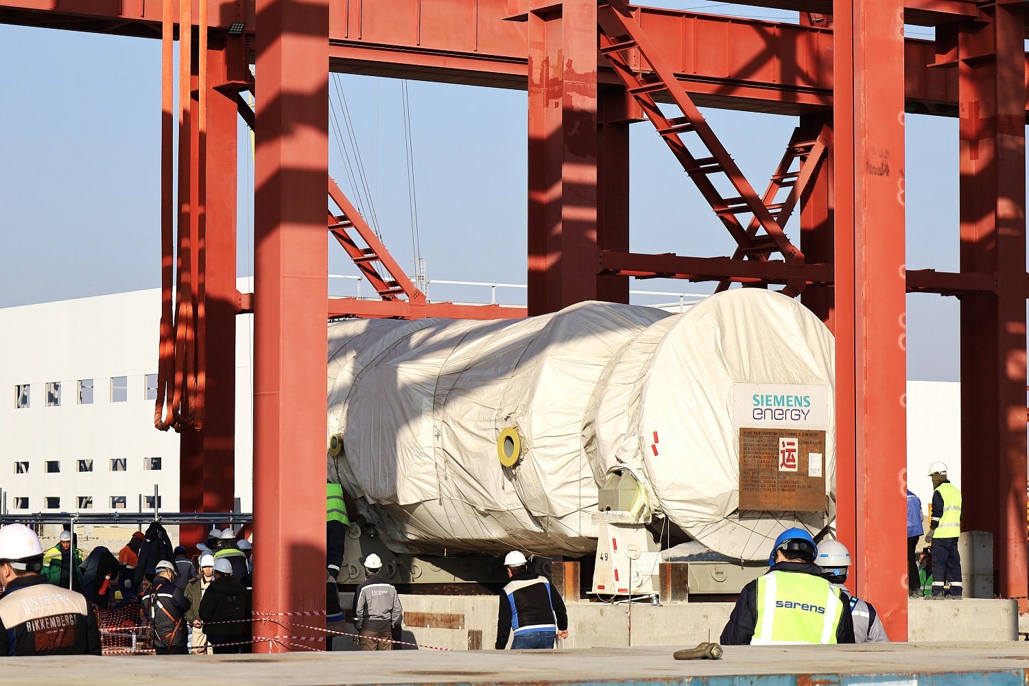 The first gas turbine has been installed in the main building of CCGT Turkistan