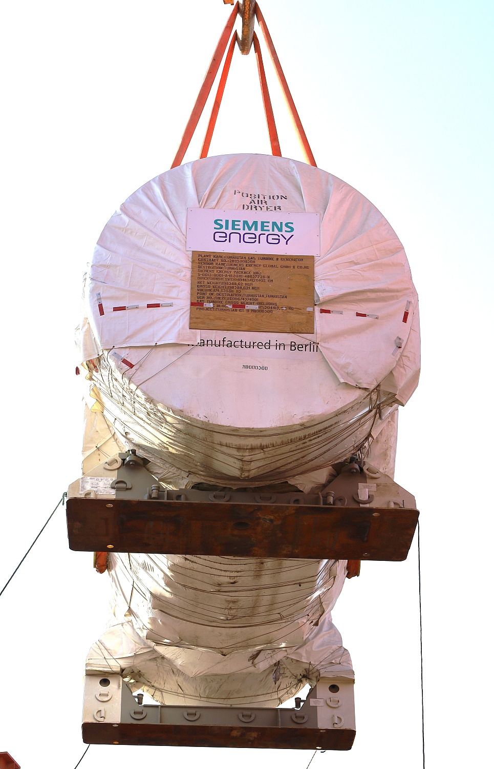 The first gas turbine has been installed in the main building of CCGT Turkistan