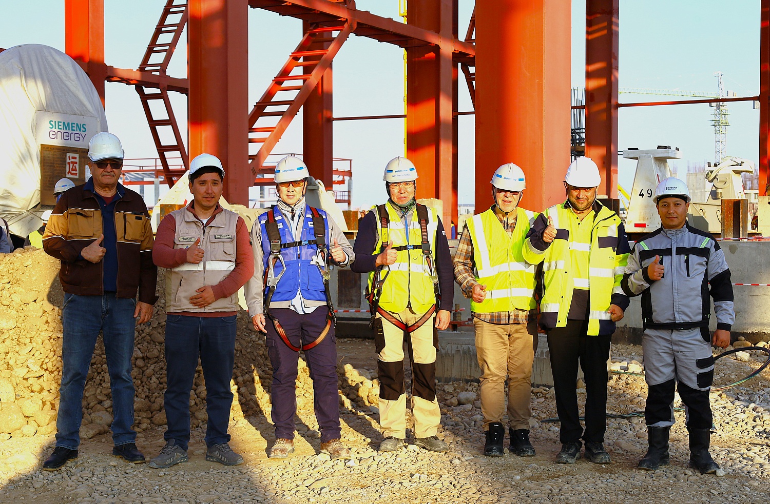 The first gas turbine has been installed in the main building of CCGT Turkistan