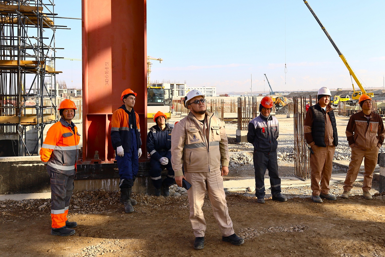 The first gas turbine has been installed in the main building of CCGT Turkistan