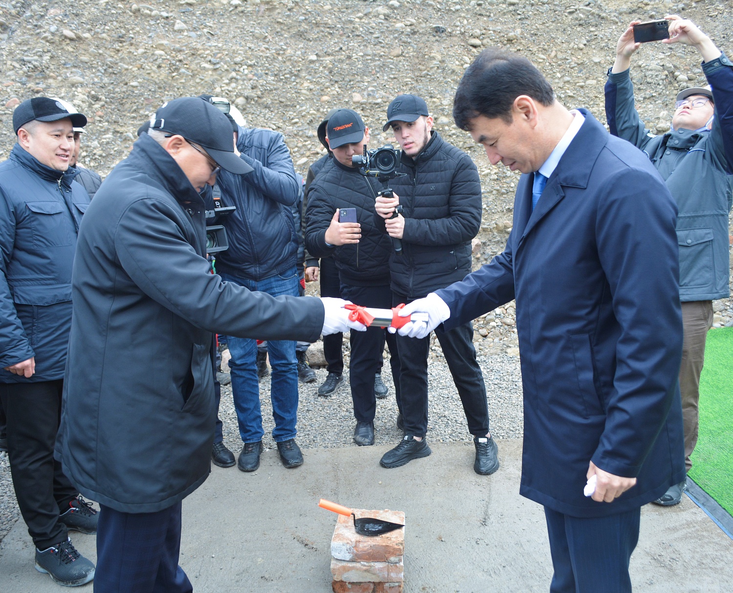 Электр станциясының құрылысына капсула салынды