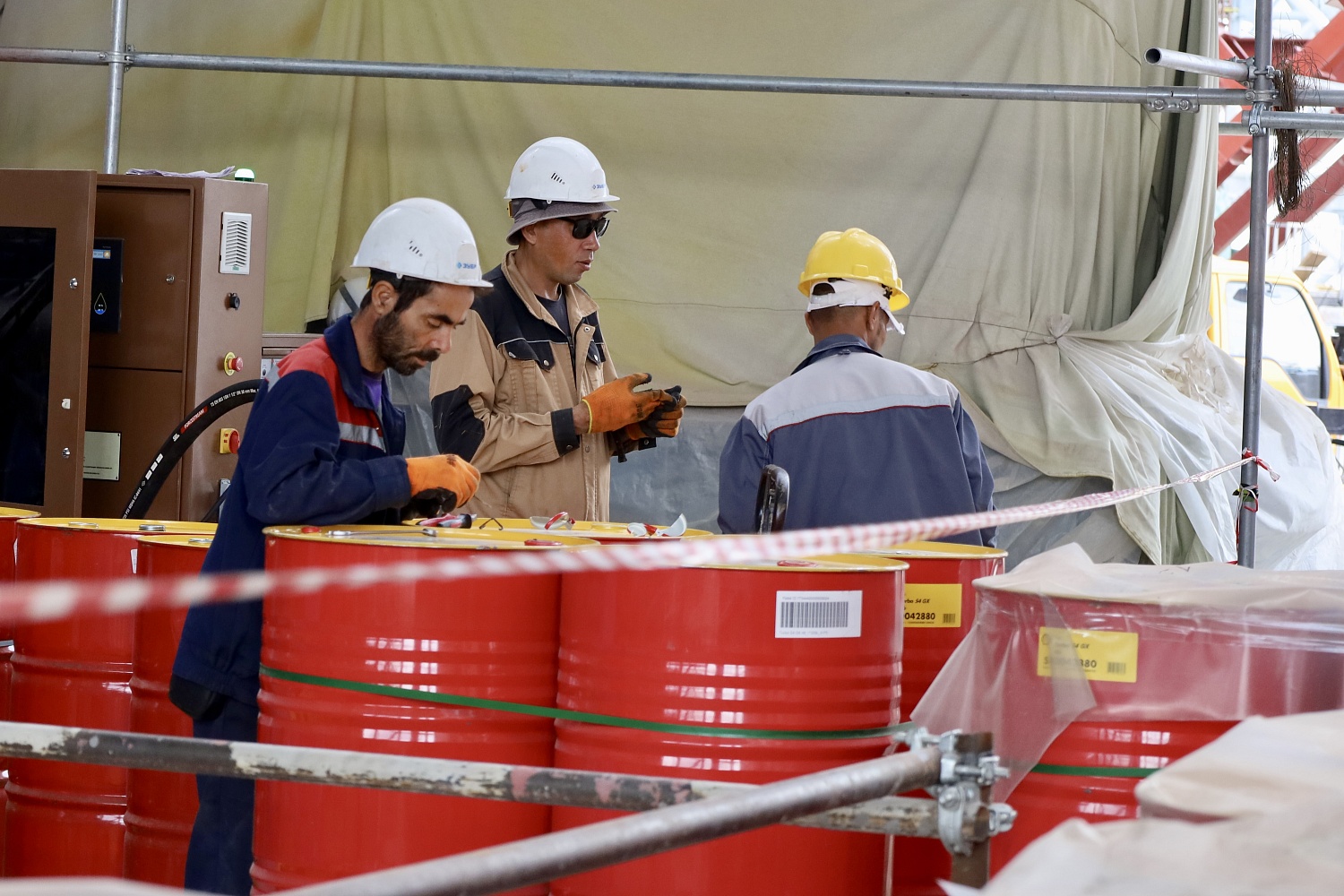 На ПГУ Туркестан началась заливка смазочного масла в газовые турбины