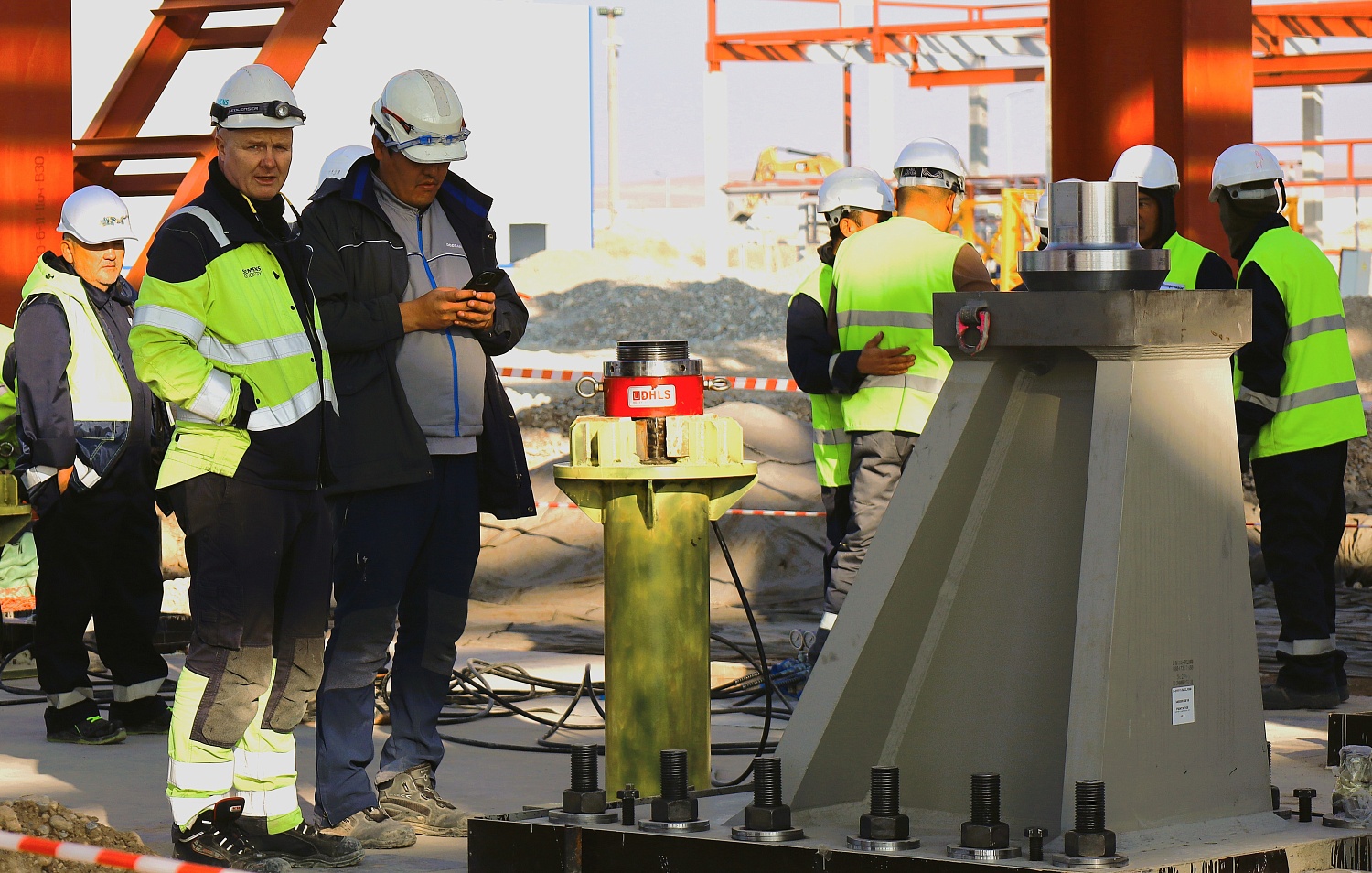 The first gas turbine has been installed in the main building of CCGT Turkistan