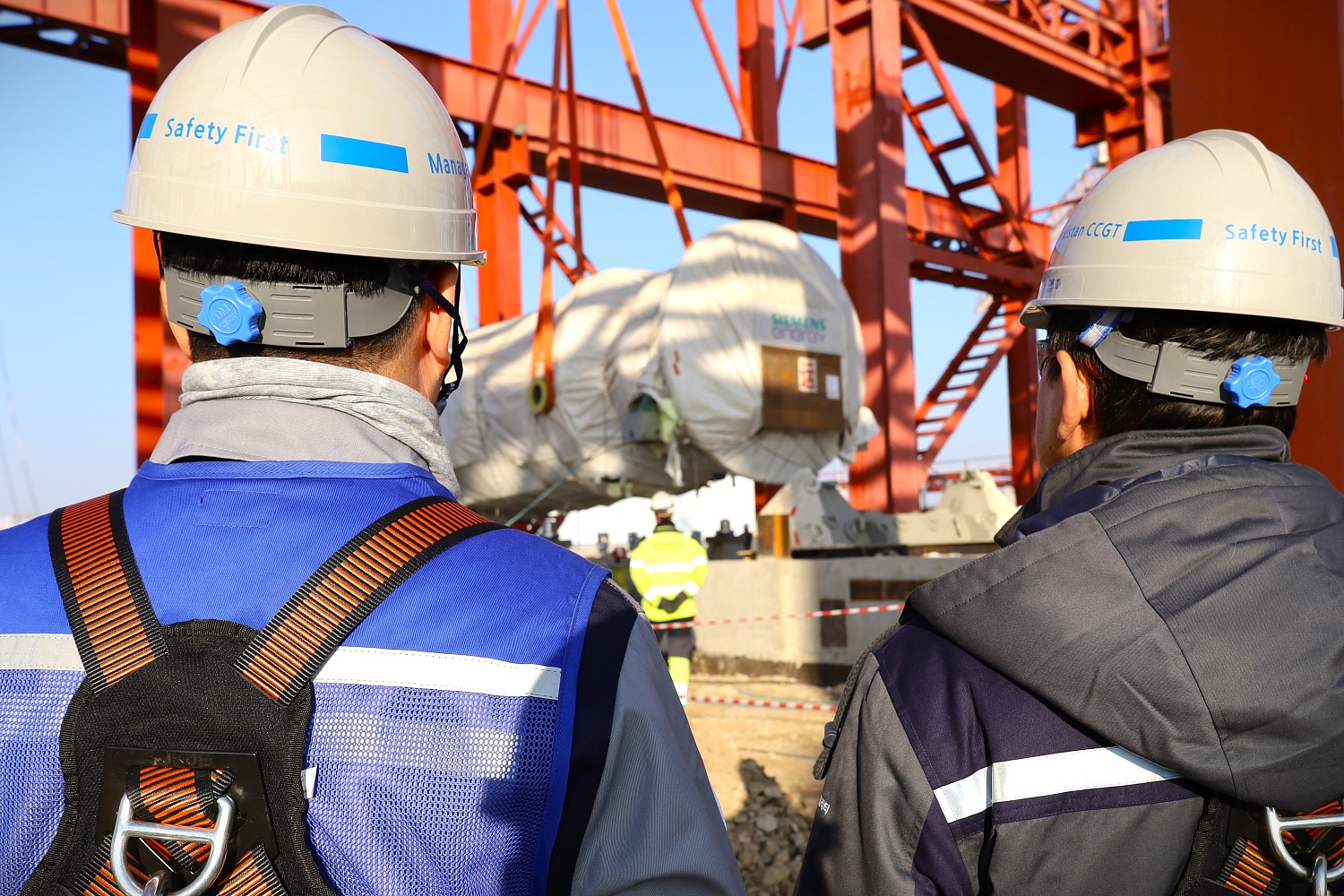 The first gas turbine has been installed in the main building of CCGT Turkistan