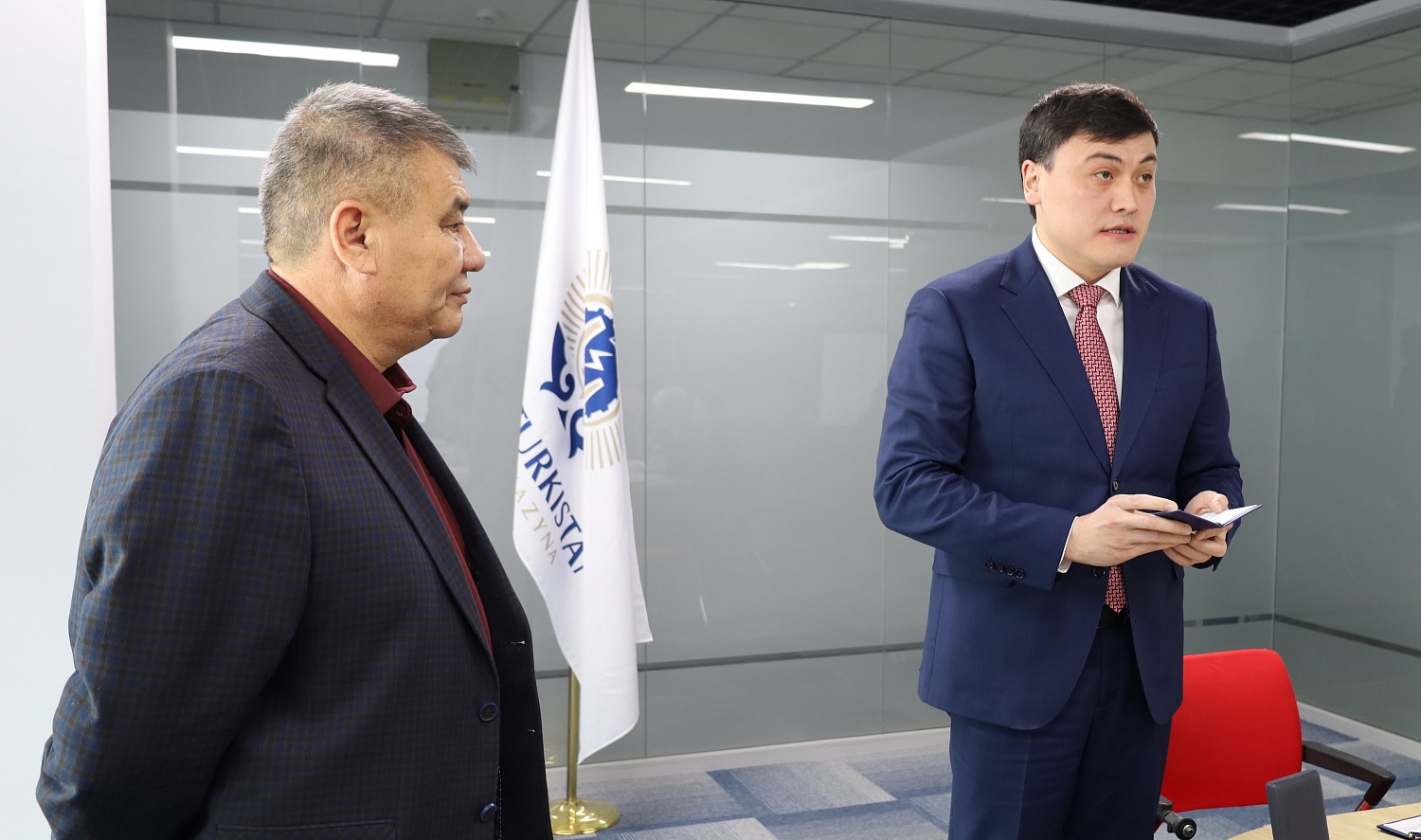 «Түркістан БГҚ» ЖШС қызметкері Энергетиктер күніне орай мемлекеттік наградамен марапатталды